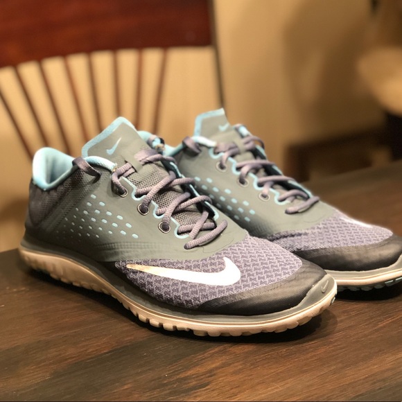 ✨Nike FITSOLE women’s size 9✨ - Picture 2 of 5